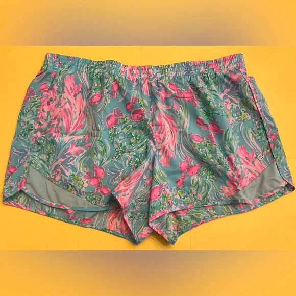 Lilly Pulitzer Luxletic Ocean Trail Shorts in Maldives Green Turtle Waves sz XL - Picture 2 of 4